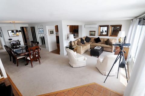 Condo, 3 Bedrooms (Waterfront Condo 3 bedrooms) | Living area | Flat-screen TV, DVD player