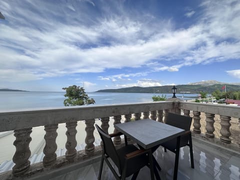 Deluxe Room, 1 Bedroom, Lake View | Terrace/patio