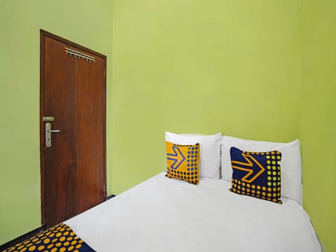 Economy Single Room | Desk, bed sheets