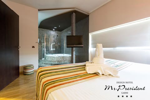 Presidential Apartment | Premium bedding, pillowtop beds, minibar, in-room safe