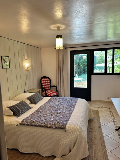 Basic Double Room (Picholine) | Premium bedding, individually furnished, desk, laptop workspace