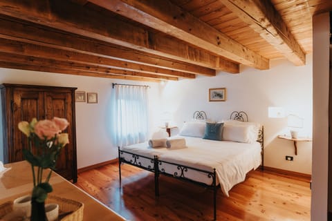 Desk, laptop workspace, free WiFi, bed sheets