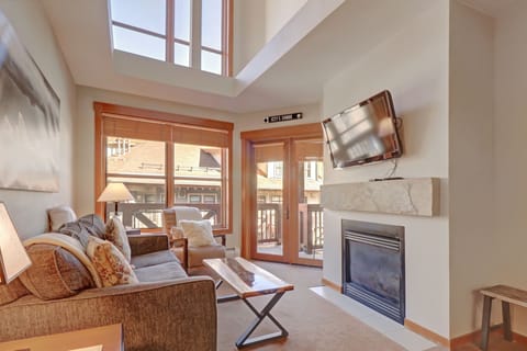 Condo, 2 Bedrooms | Living area