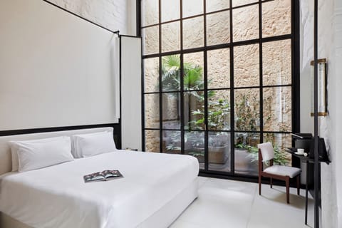 Deluxe Room | 1 bedroom, free minibar, in-room safe, desk