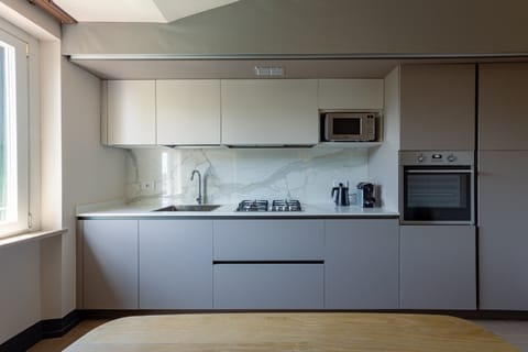 Two-Bedroom Residence Tulipe | Private kitchen | Cookware/dishes/utensils