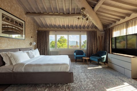 Suite (Thym) | Hypo-allergenic bedding, minibar, in-room safe, blackout drapes