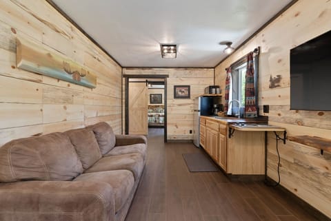 Lake Village Lodge Suite #10 | Free WiFi, bed sheets