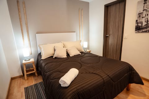 Deluxe Room | Down comforters, free WiFi