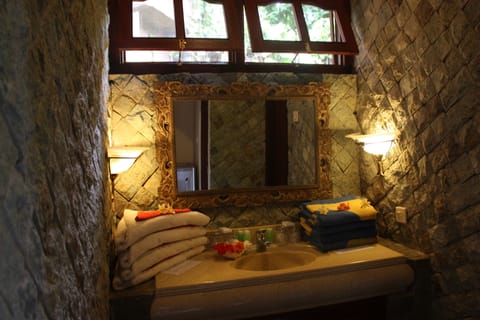 Deluxe Villa, 2 Bedrooms (Permaisuri) | Bathroom | Hair dryer, towels