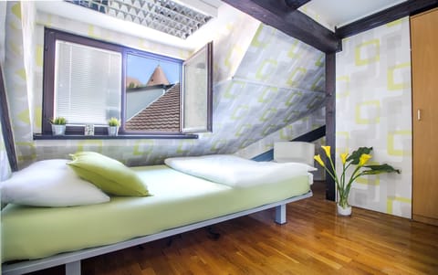 Single Room With Shared Bathroom | Free WiFi, bed sheets