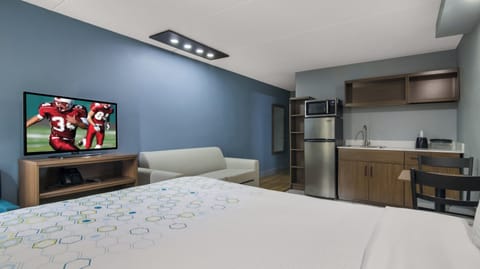 Suite, 1 King Bed, Non Smoking, Kitchenette | Desk, laptop workspace, free cribs/infant beds, free WiFi