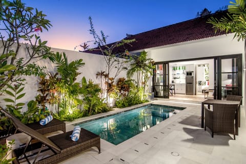 Outdoor pool, sun loungers