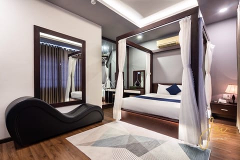 Honeymoon Double Room, 1 Queen Bed, Non Smoking, Refrigerator | Free minibar items, free WiFi, bed sheets