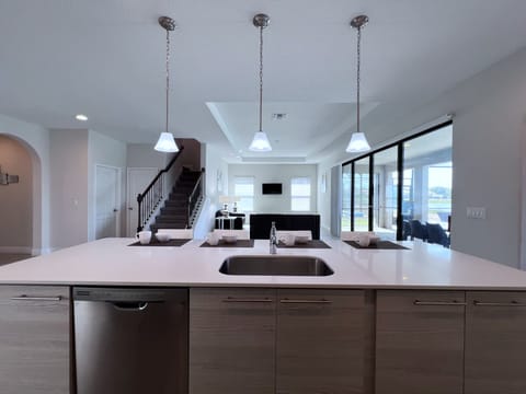 House, 4 Bedrooms | Private kitchen | Coffee/tea maker, fridge, oven, toaster