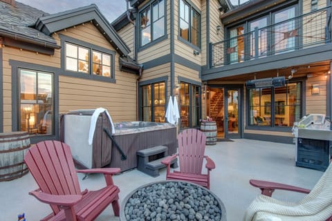 House, 5 Bedrooms | Outdoor spa tub