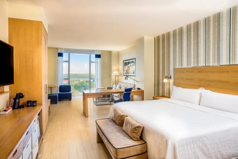 Junior Suite, 1 King Bed | Premium bedding, minibar, in-room safe, desk