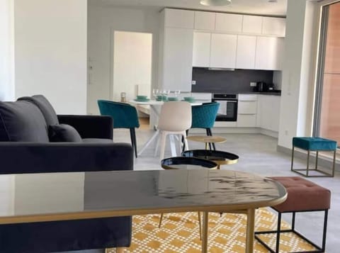 Deluxe Penthouse | Living area