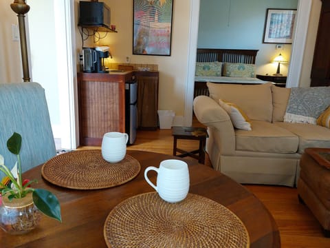 Winslow Cottage | In-room dining