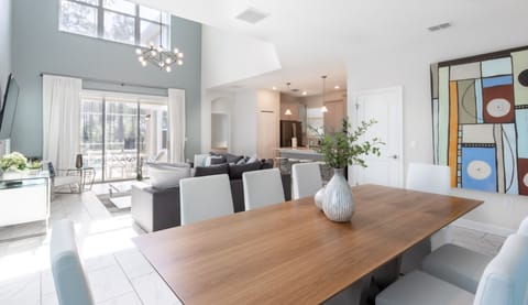 House, 5 Bedrooms | In-room dining