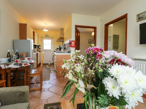 Cottage | 2 bedrooms, individually decorated, individually furnished, free WiFi