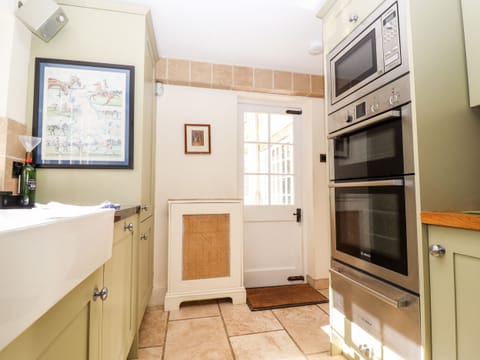 Fridge, dishwasher, cookware/dishes/utensils