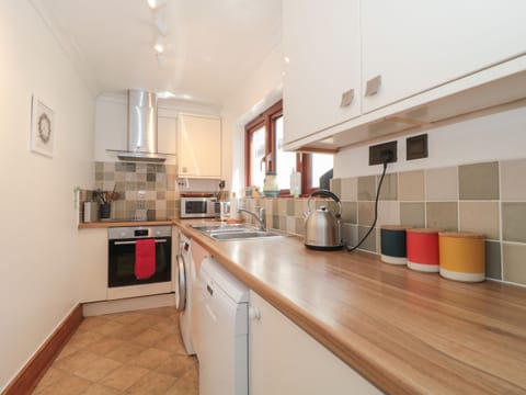 Dishwasher, cookware/dishes/utensils