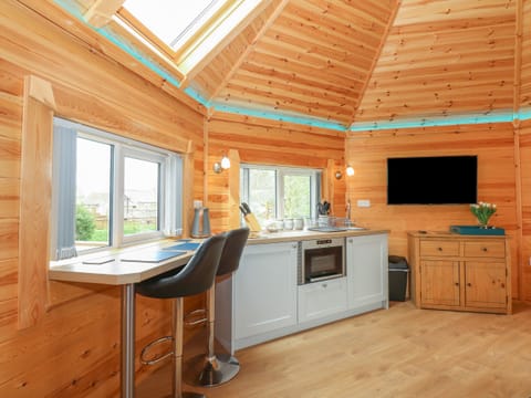 Cookware/dishes/utensils