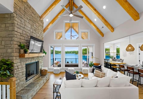 House, Multiple Beds (Hogan Crest) | Living area