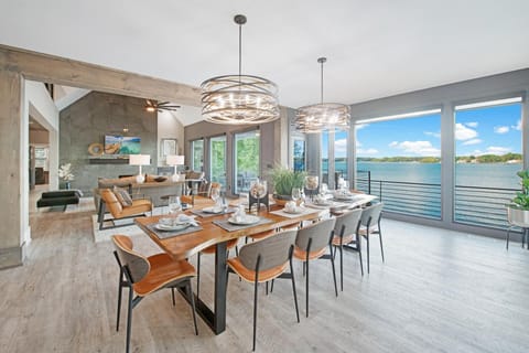 House, Multiple Beds (Sterling on Strawpocket) | Dining
