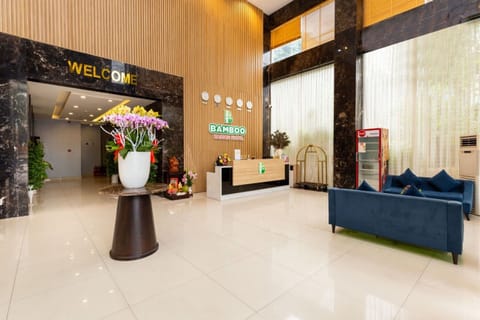 Deluxe Double or Twin Room | Living area | 32-inch flat-screen TV with cable channels, TV
