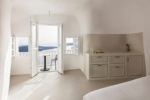 Premium bedding, in-room safe, desk, blackout drapes