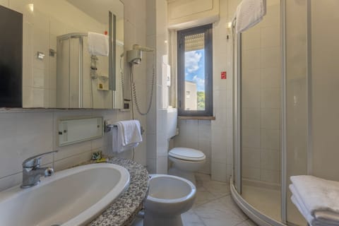 Superior Triple Room | Bathroom