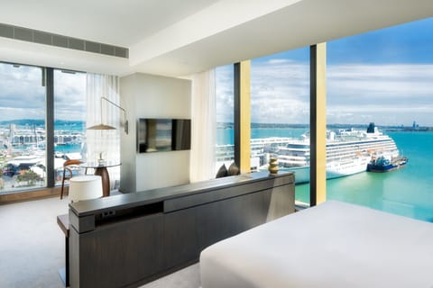 Junior Suite, 1 King Bed, Club Lounge Access, Harbor View | Hypo-allergenic bedding, minibar, in-room safe, individually furnished
