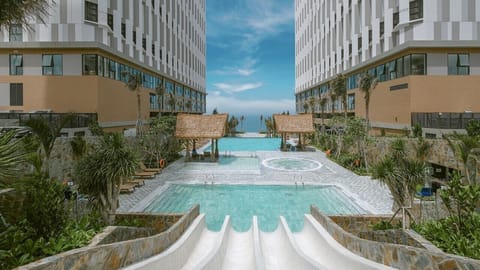 2 outdoor pools