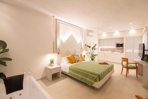 Luxury Suite | In-room safe, soundproofing, cribs/infant beds, free WiFi