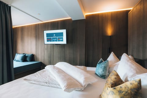 Comfort-Doppelzimmer im Neubau | Premium bedding, in-room safe, soundproofing, free WiFi