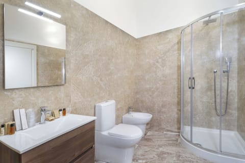 Shower, hair dryer, bathrobes, slippers