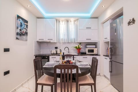 Basic Apartment | Private kitchen | Dishwasher, espresso maker, coffee/tea maker, electric kettle