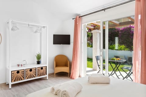 Camera Lentisco | 1 bedroom, individually furnished, bed sheets