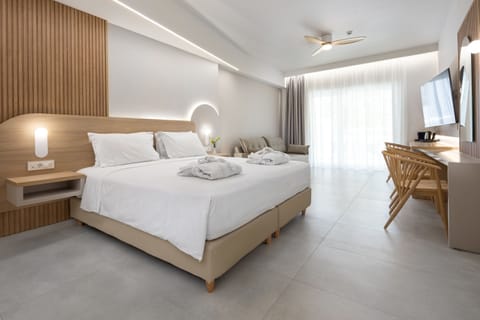 Junior Suite with Balcony | In-room safe, individually decorated, individually furnished, desk