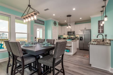 House, 4 Bedrooms | Dining