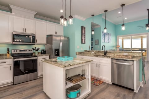 House, 4 Bedrooms | Private kitchen | Fridge, oven, coffee/tea maker, toaster