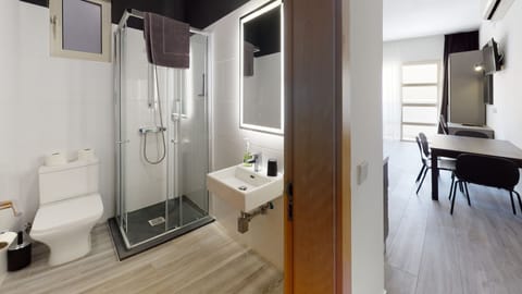 Apartment, 1 Bedroom | Bathroom | Shower, towels, soap, shampoo