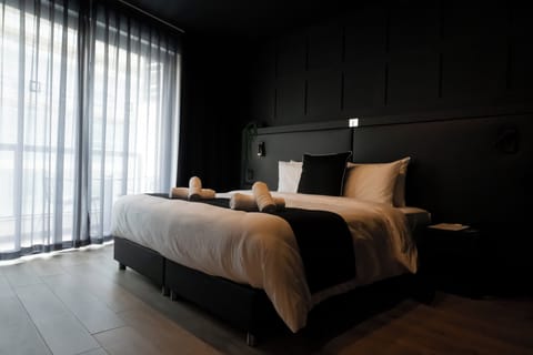 Superior Front Room | Minibar, iron/ironing board, bed sheets