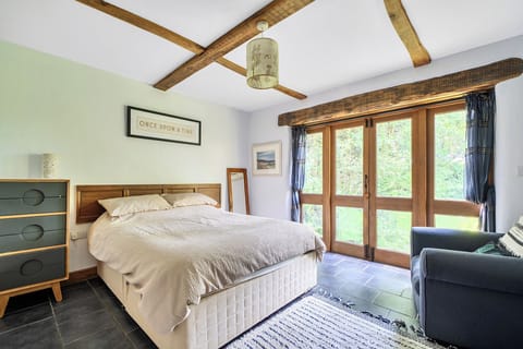 Cottage | 2 bedrooms, WiFi (free), individually decorated, individually furnished