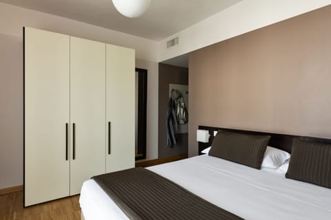 Double Room | In-room safe, desk, soundproofing, cribs/infant beds
