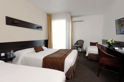 Premium bedding, in-room safe, desk, laptop workspace