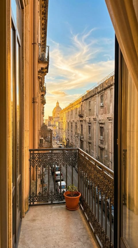 Luxury Room, 1 Queen Bed, Hot Tub, City View | Balcony view