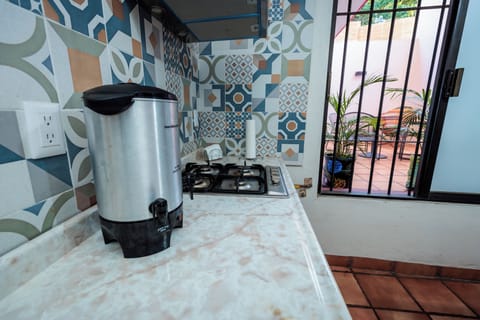 Coffee/tea maker, electric kettle