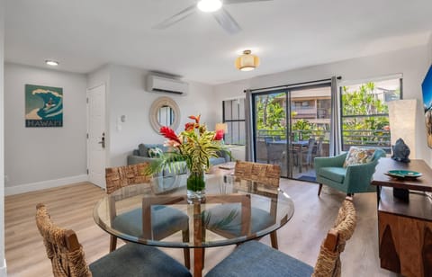 Luxury Condo | Living area | Smart TV, Hulu, streaming services